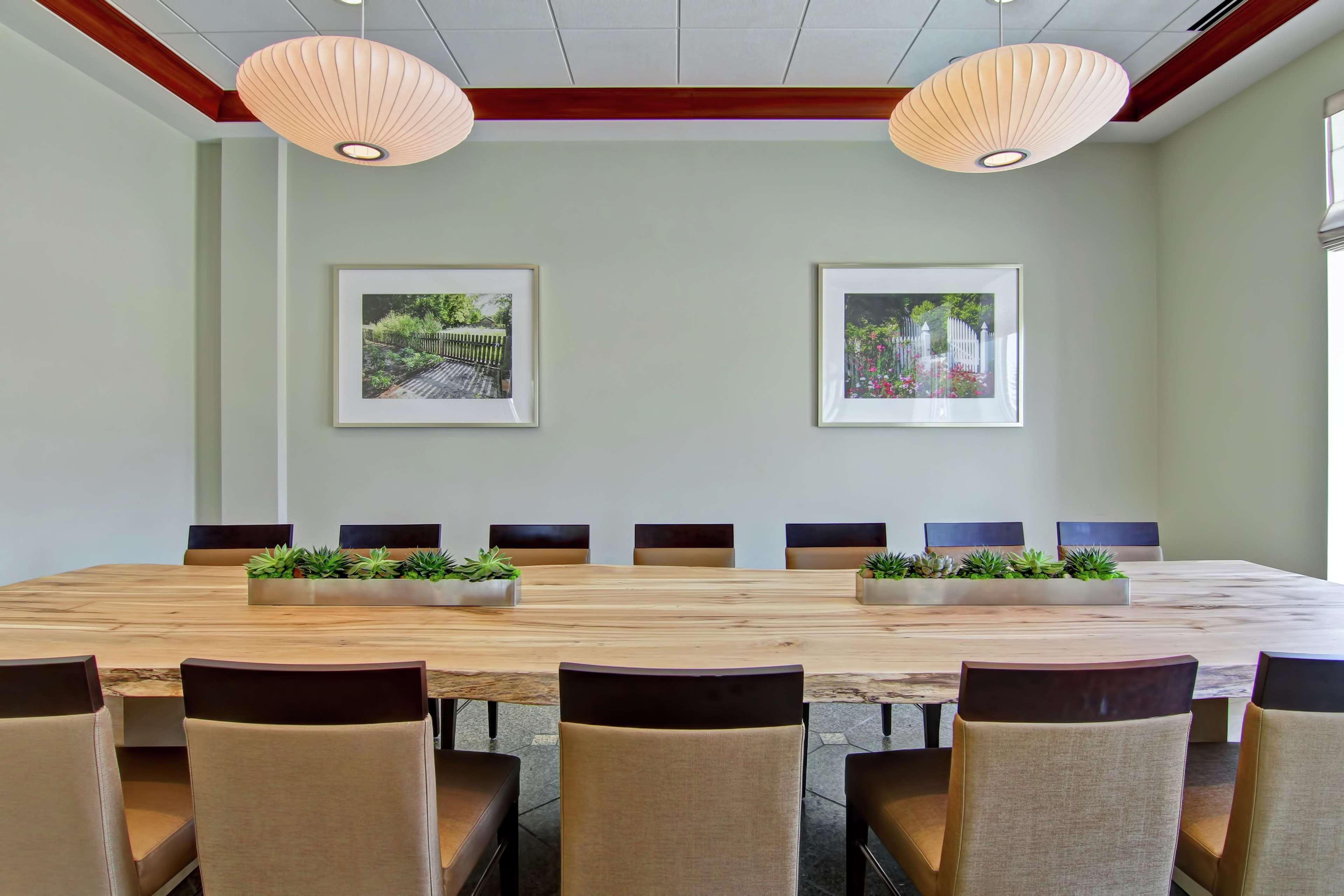 Hilton Garden Inn Ottawa Airport Екстериор снимка