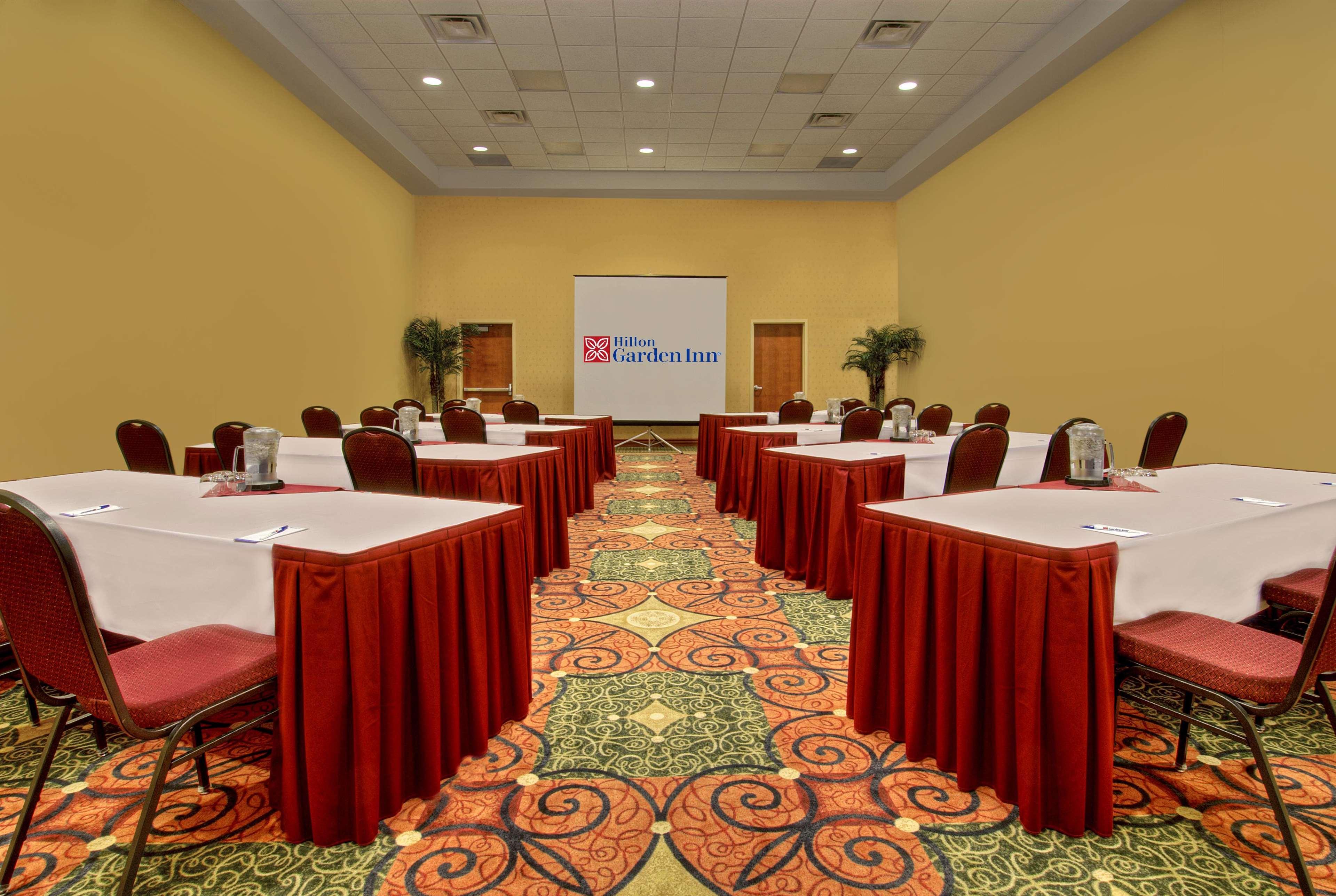 Hilton Garden Inn Ottawa Airport Съоръжения снимка