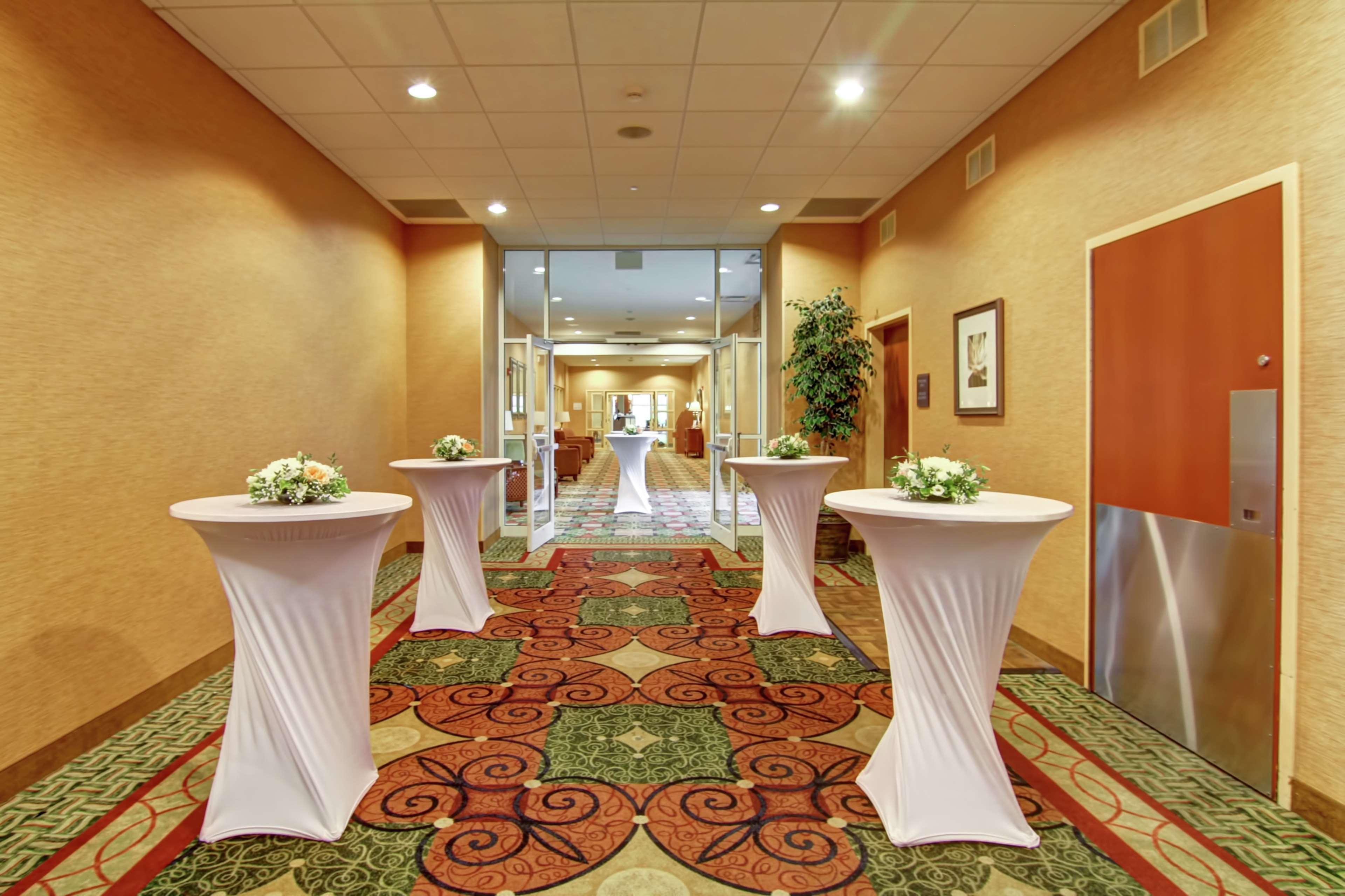 Hilton Garden Inn Ottawa Airport Екстериор снимка