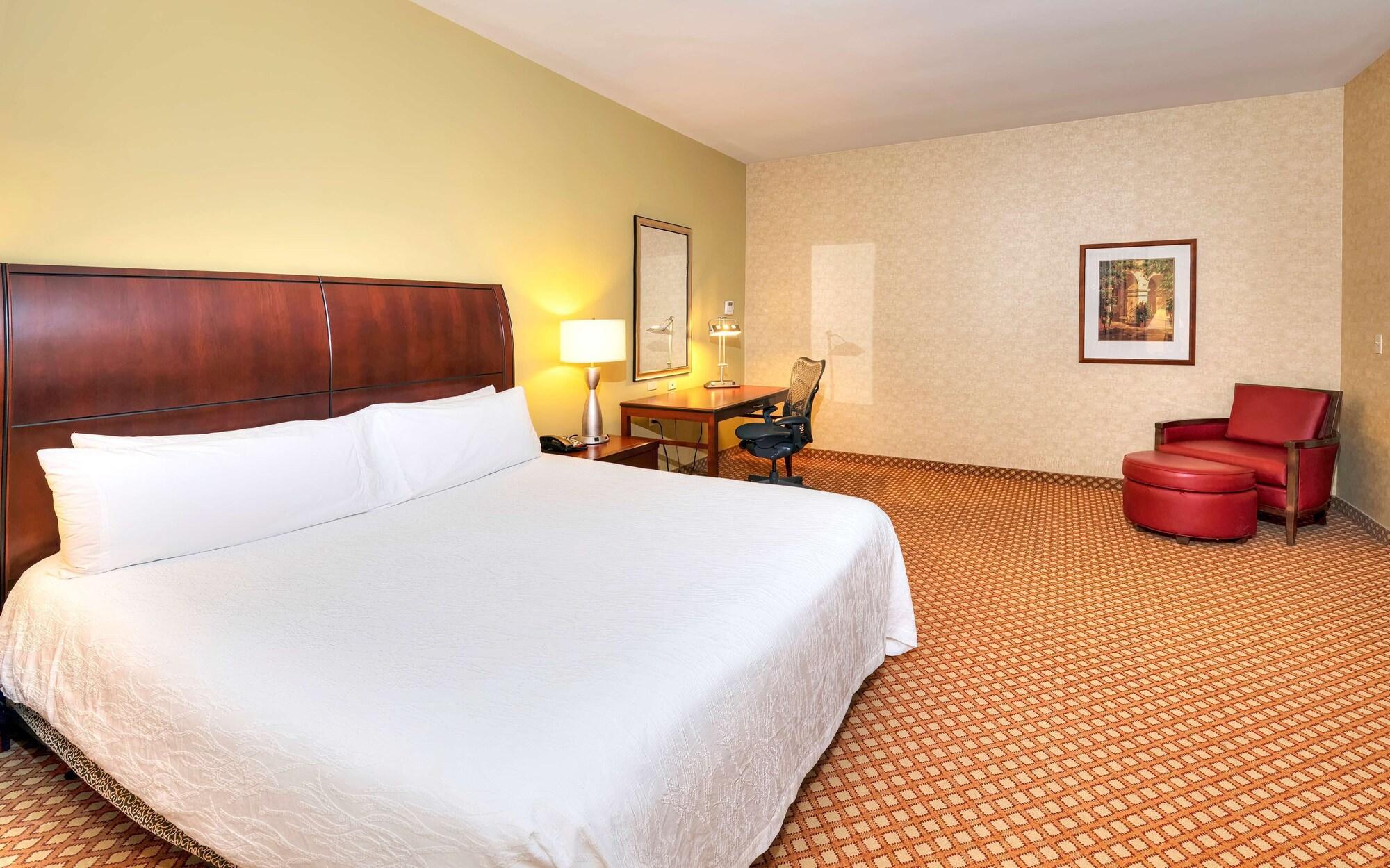 Hilton Garden Inn Ottawa Airport Екстериор снимка