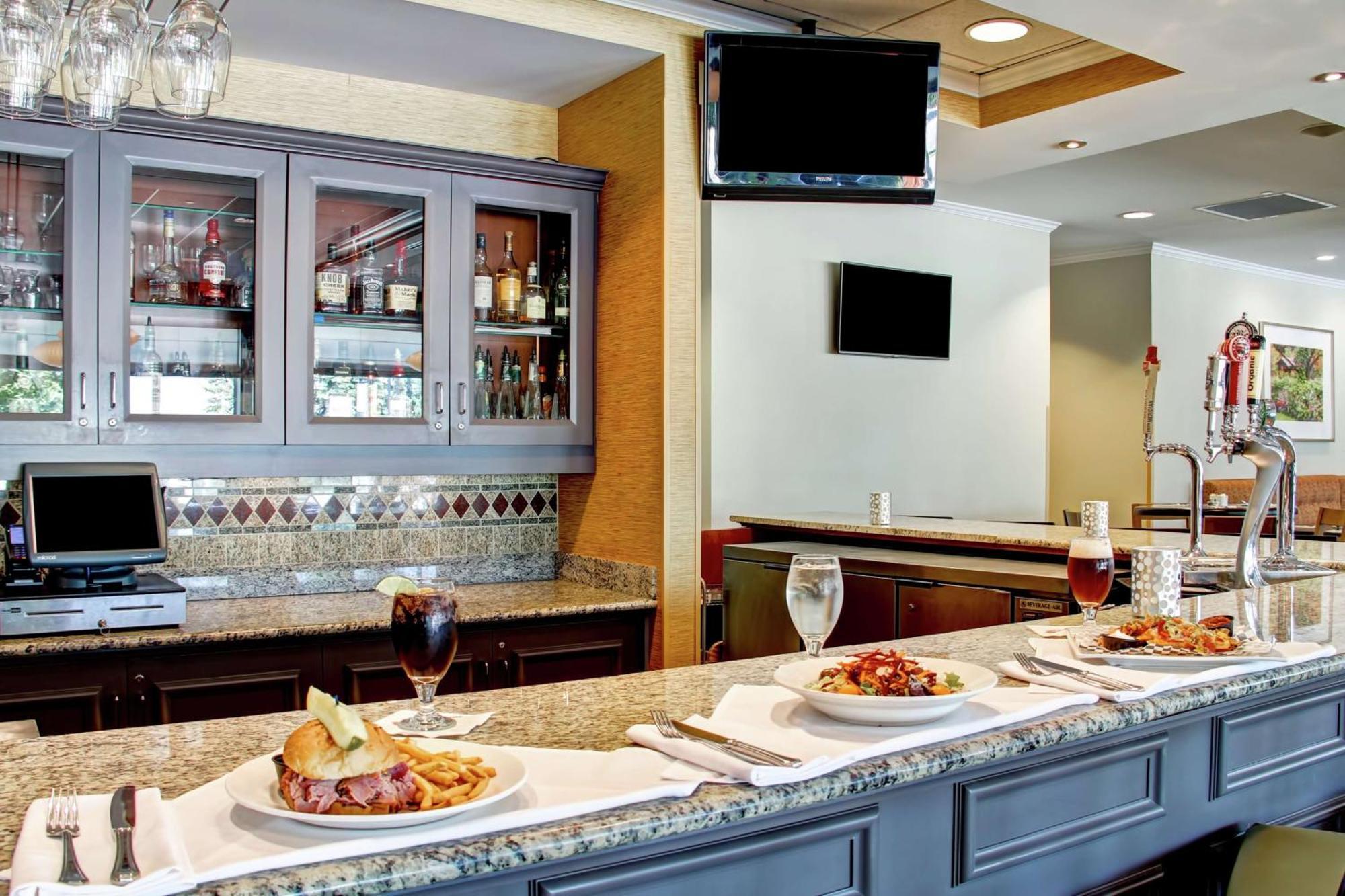 Hilton Garden Inn Ottawa Airport Екстериор снимка