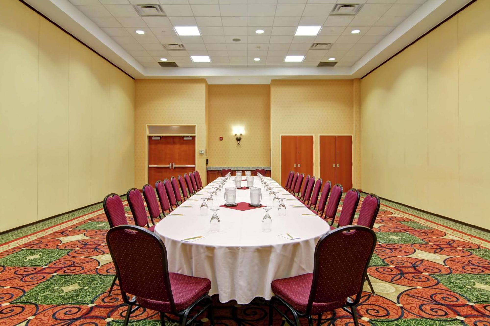 Hilton Garden Inn Ottawa Airport Екстериор снимка