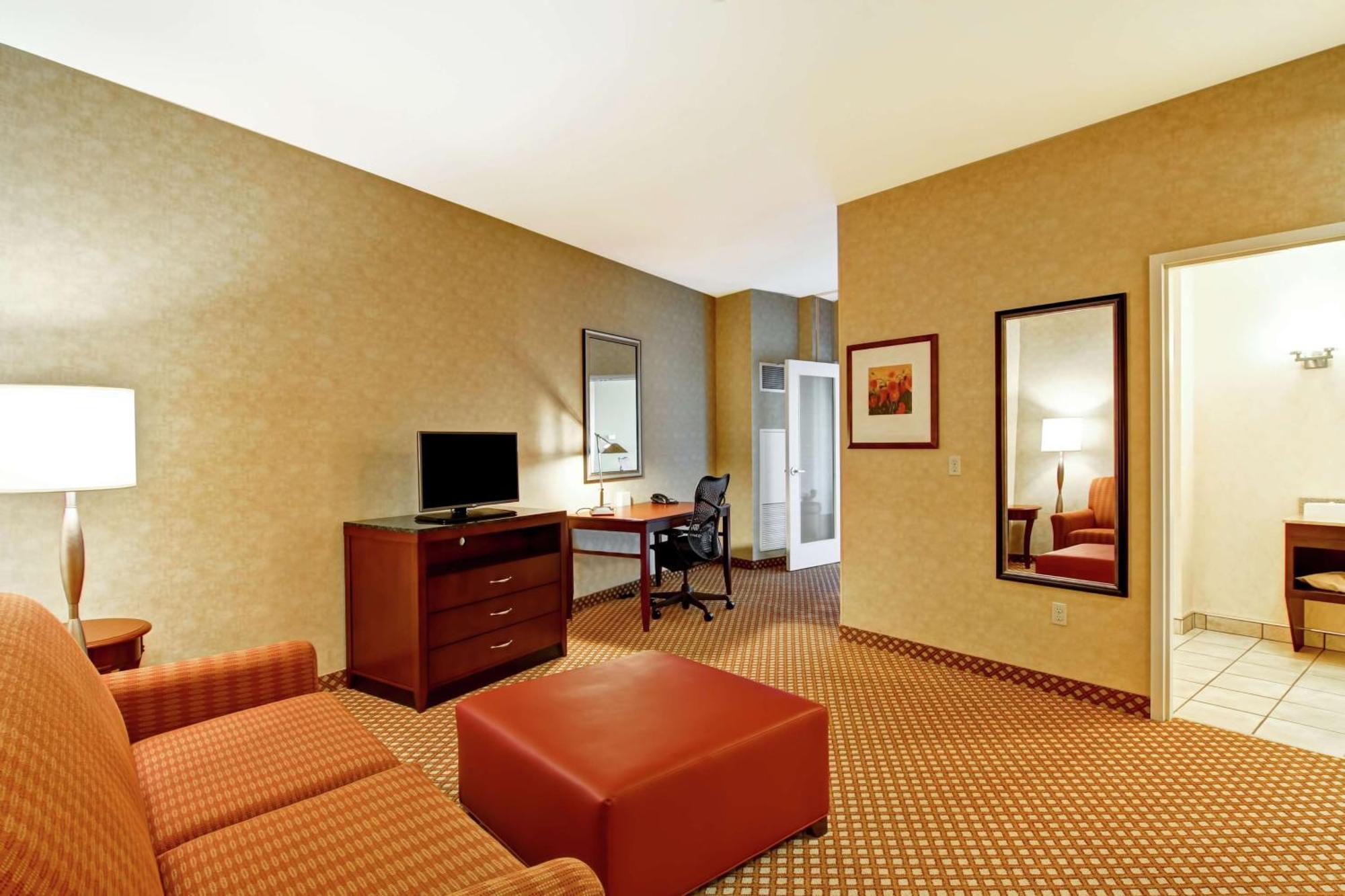 Hilton Garden Inn Ottawa Airport Екстериор снимка