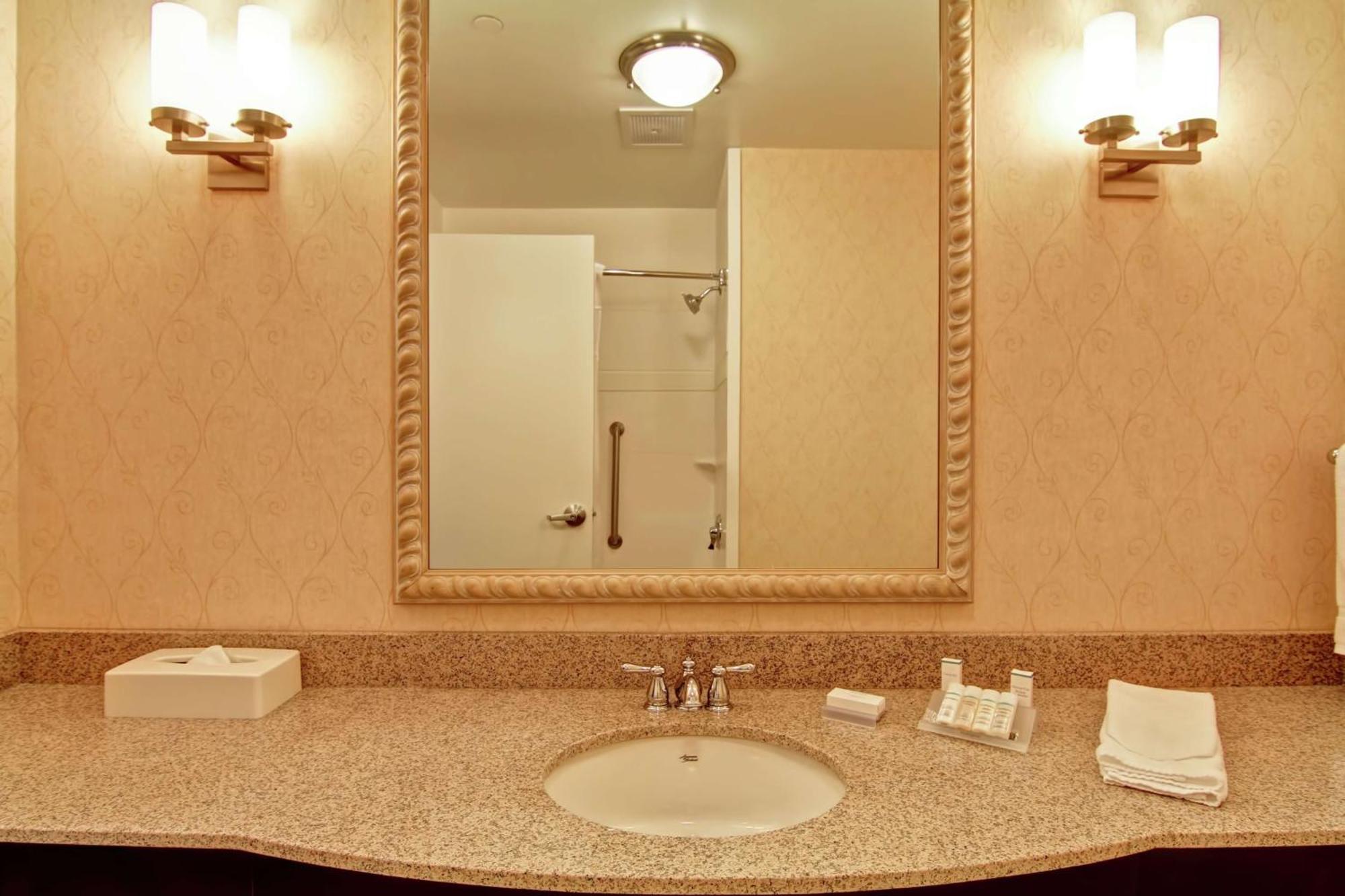Hilton Garden Inn Ottawa Airport Екстериор снимка