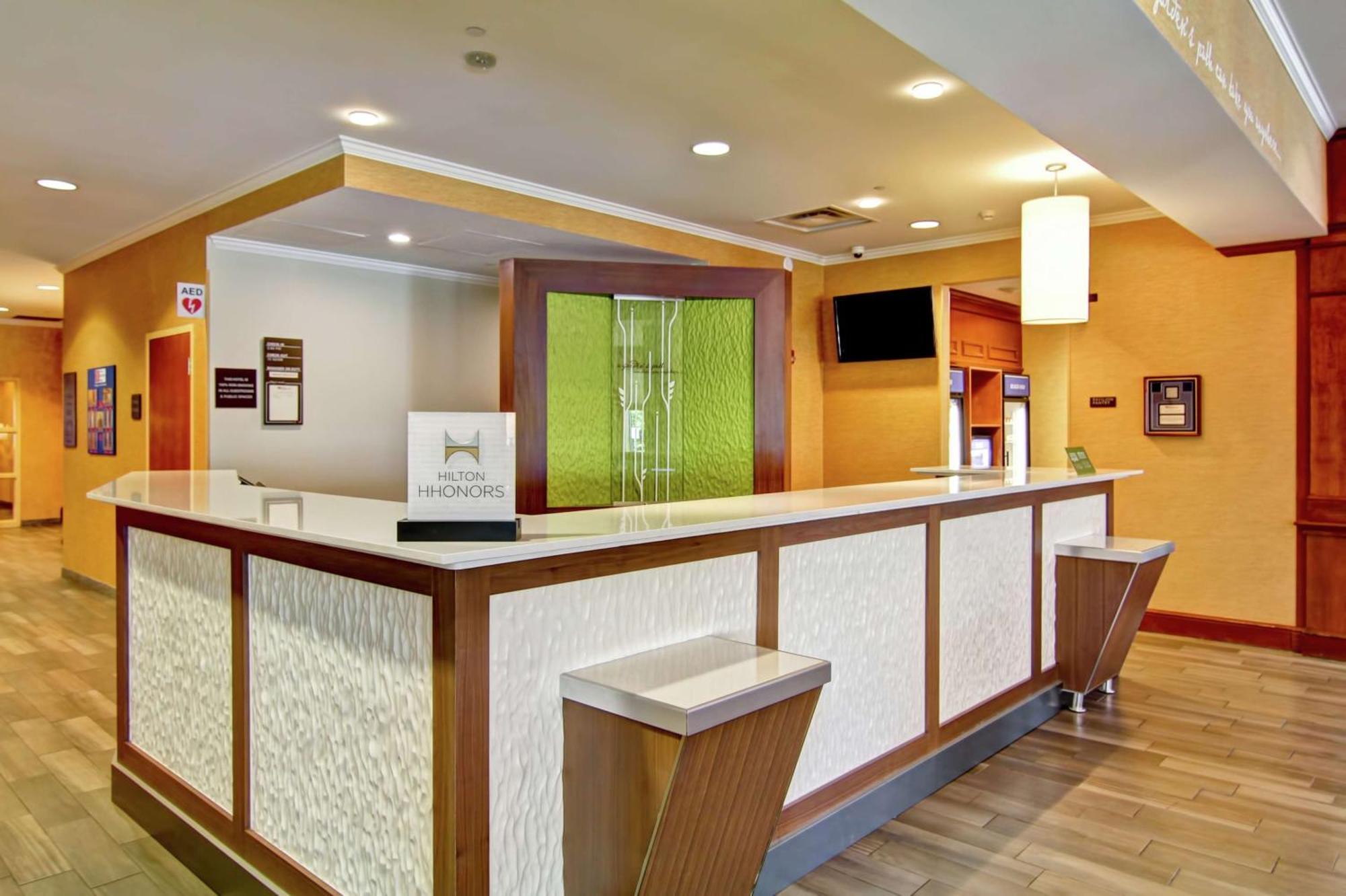 Hilton Garden Inn Ottawa Airport Екстериор снимка