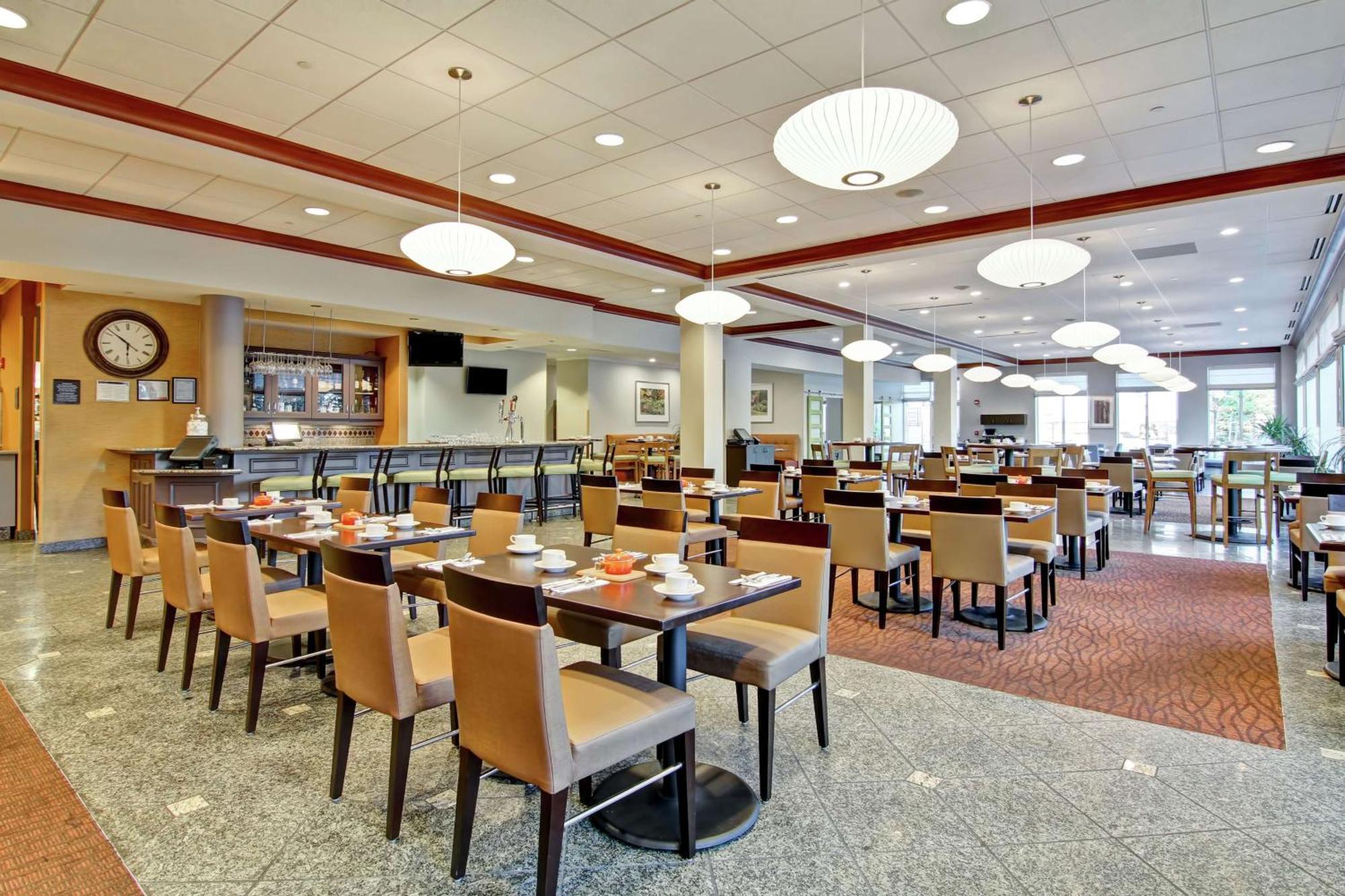 Hilton Garden Inn Ottawa Airport Екстериор снимка