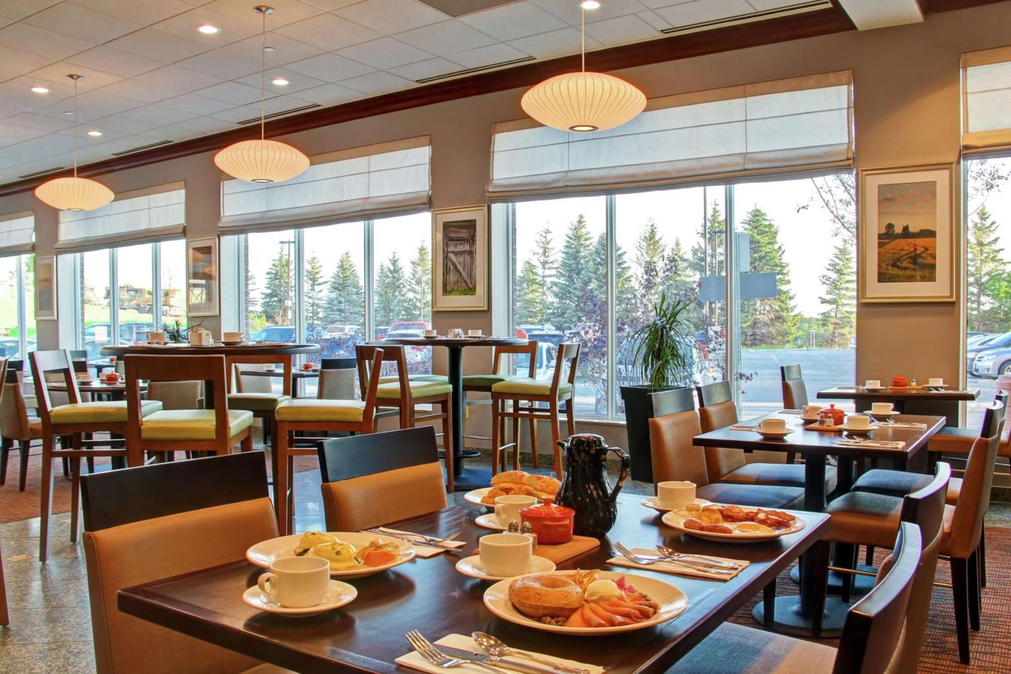 Hilton Garden Inn Ottawa Airport Екстериор снимка