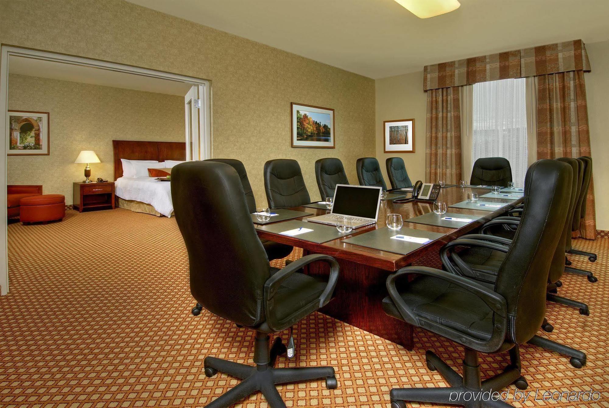 Hilton Garden Inn Ottawa Airport Екстериор снимка